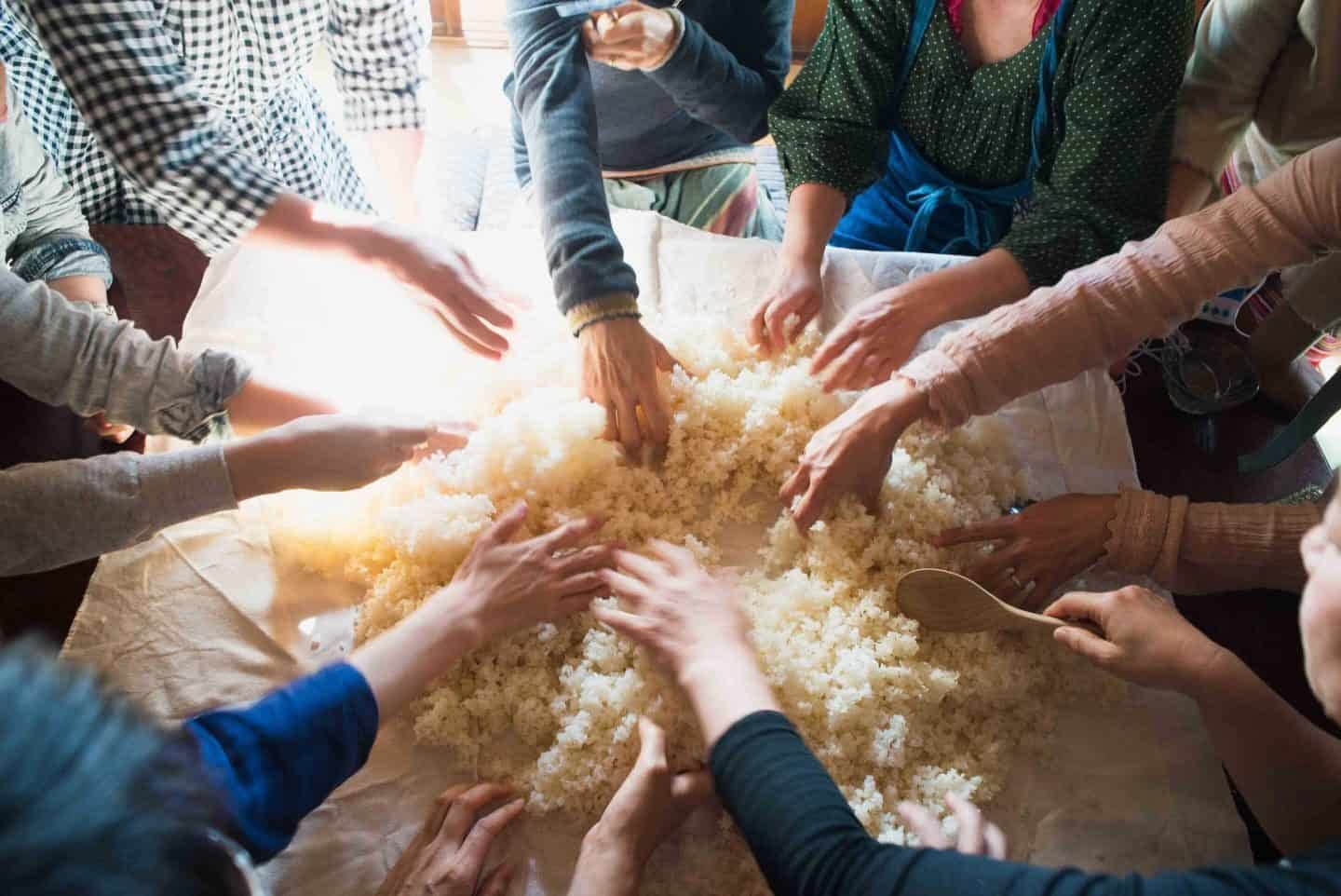 Hands in Koji photo by Marika Groen